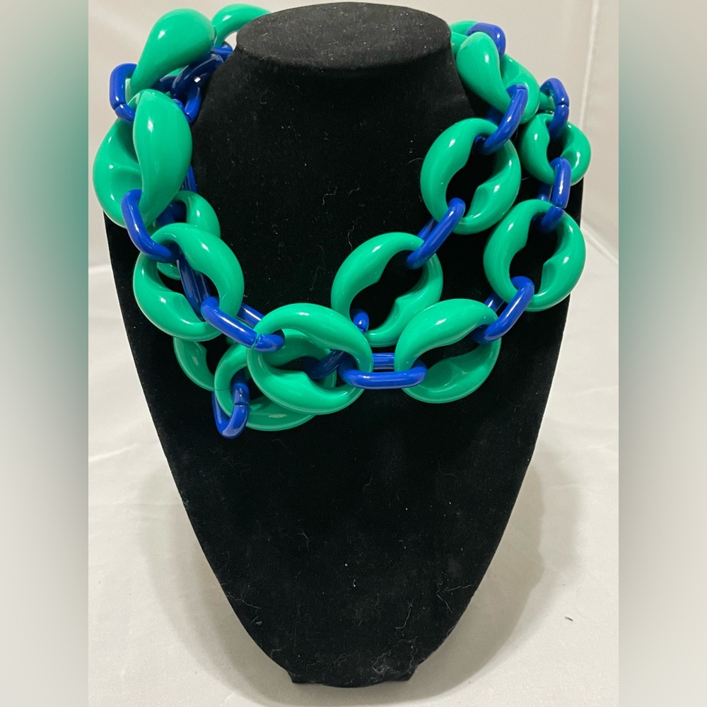 Alisha d Chunky Acrylic Necklace